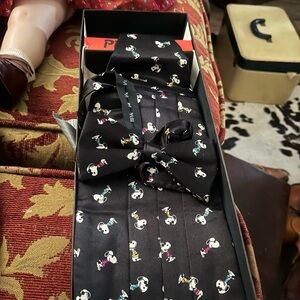 Peanuts cummerbund and bow tie
